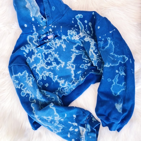 Reebok Tops - REEBOK DISTRESSED CROPPED HOODIE